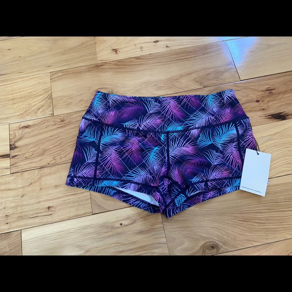 FMFM tropical shorts, M NWT